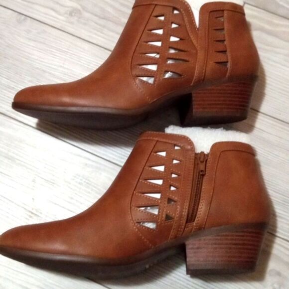 (S-3400)  Soda CHANCE Womens Perforated Cut Out Booties Sz 10 - Picture 5 of 11